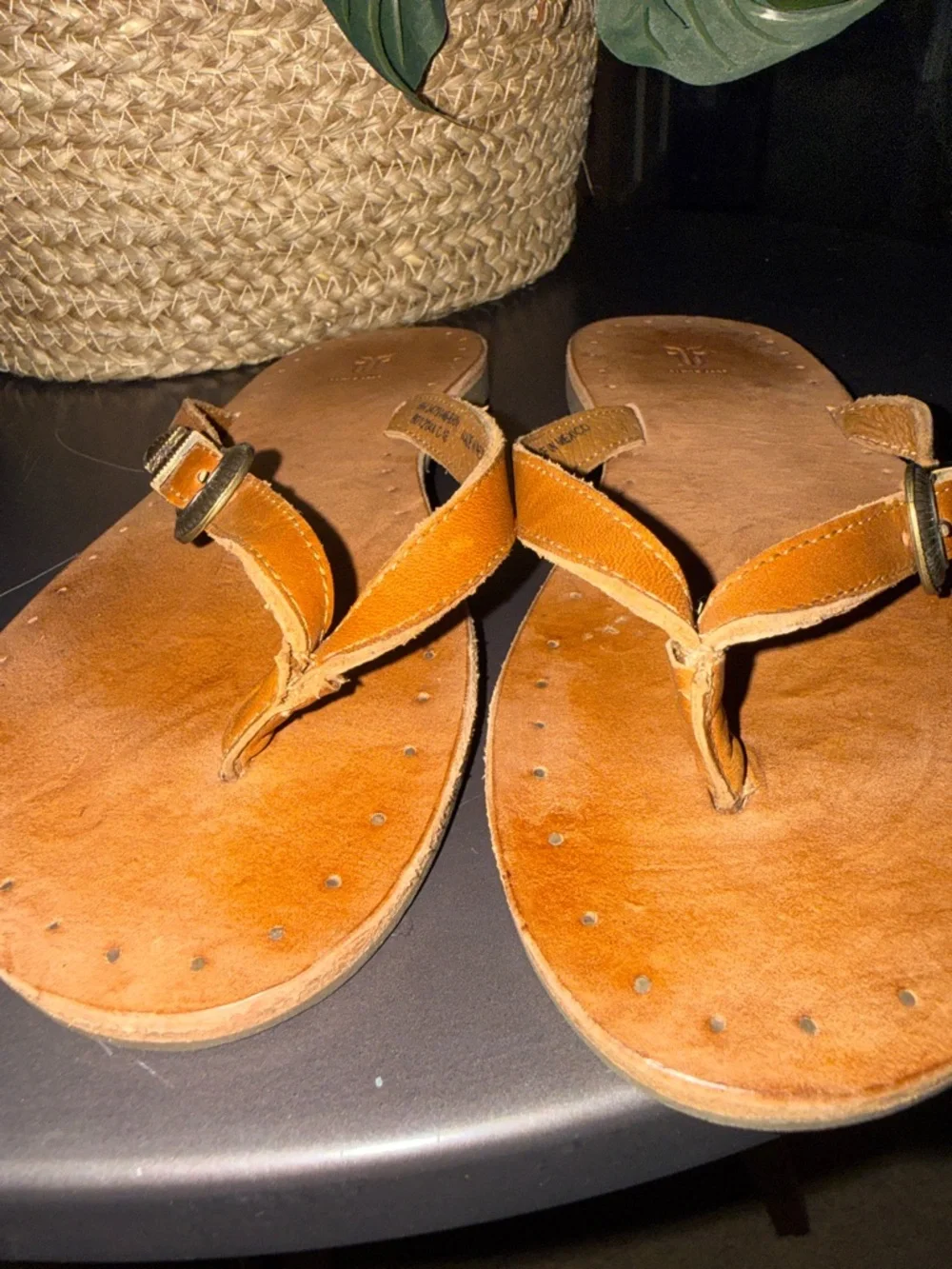 Frye Leather Buckle Thong Sandals in Tan Size 6 Made in Mexico - Picture 10 of 11
